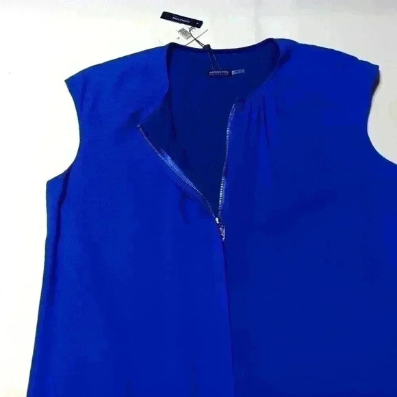 Magaschoni sleeveless dress. Ladies size 8 - Picture 6 of 7